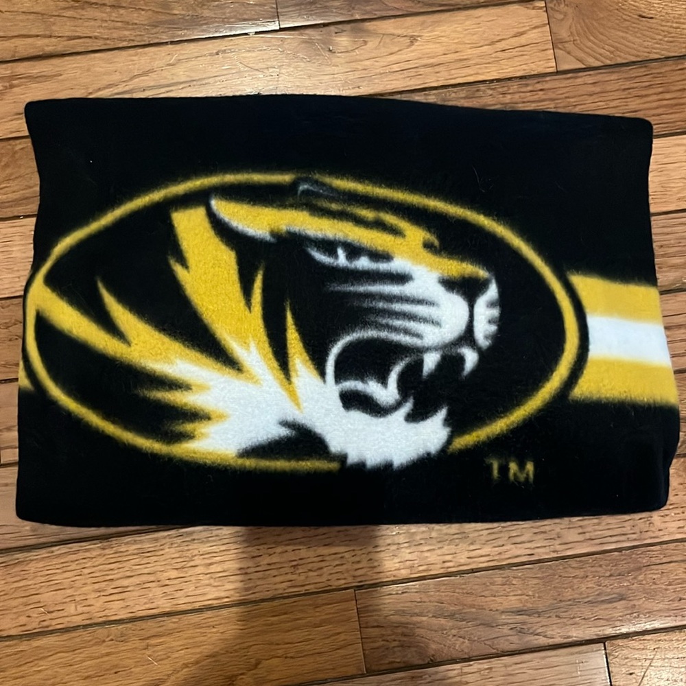 Mizzou small throw (blanket).